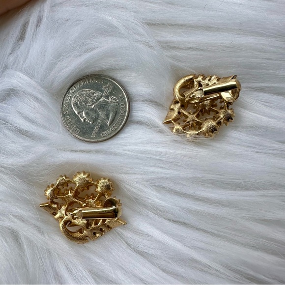 Vintage 1” Statement Clip On Gold-Tone Pearl Rhinestone Costume Earrings - Picture 3 of 3